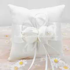 リングピロー ホワイト ウェディング リボン 白 パール 2サイズ ブライダル 結婚式 花嫁 前撮り ガーリー 二次会 プリンセス フェミニン クッション 上品 二次会 コンパクト収納