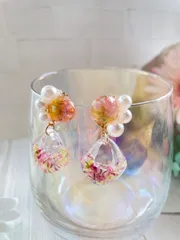 ドライフラワーとレジンビジューのイヤリング