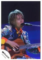 【中古】生写真(ジャニーズ) 関ジャニ∞/安田章大/ライブフォト・上半身・ギター・衣装青/公式生写真