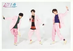 【中古】生写真(男性) 超特急/集合(3人)/横型・全身・衣装ピンク・緑・黒・赤・紫・タクヤ右足曲げ・背景白/FC会員通販限定 生写真 第53弾