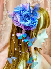 幻想的な青い蝶と紫の薔薇コサージュ