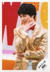 【中古】生写真(ジャニーズ) ジャニーズWEST/重岡大毅/上半身・衣装金・白・右手顎・顔左向き/「ジャニーズWEST LIVE TOUR 2019 WESTV!」グッズオフショット/公式生写真