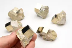 パイライト 原石　1点売り　原石 パワーストーン 天然石 _R5438【宅急便】