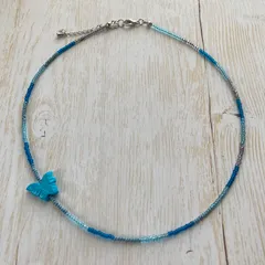 天然石ターコイズ 蝶々とビーズネックレス