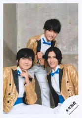 【中古】生写真(STARTO) 少年忍者/ヴァサイェガ渉・鈴木悠仁・豊田陸人/膝上/「少年忍者 Arena Concert 2024 The Shining Star」グッズオフショット/公式生写真