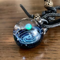 オパール 宇宙ガラス 宇宙玉 銀河 ペンダント - メルカリ