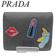 【8月限定20%OFFクーポン!!】【激レア品】PRADA プラダ サフィアーノ メタルアップリケ ワッペン ピンバッジ 二つ折り財布 財布