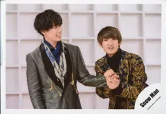 【中古】生写真(ジャニーズ) Snow Man/向井康二・宮舘涼太/横型・上半身/「Snow Man ASIA TOUR 2D.2D.」グッズオフショット/公式生写真