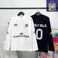 【本日限定特価】BALENCIAGA × マンチェスターユナイテッド コラボ ロングスリーブ Tシャツ 10番刺繍 ホワイト/ブラック XS-L [本日特価|新品未使用品]