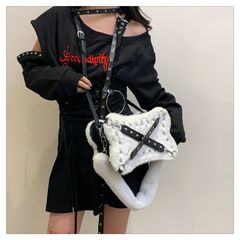 トレンドバッグ女性2025新型斜め掛け秋冬韓国小人数甘クールギャル個性的な毛並みのショルダーバッグ
