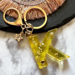 yellow star☆レジンイニシャルキーホルダー　K