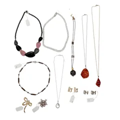 TL9 アクセサリーまとめ売り⑩ ネックレス ブローチ イヤリング カフスボタン パワーストーン クリスタル パール ビジュー 琥珀調 ビーズ ブラック ブラウン ピンク ホワイト ゴールド シルバー 花 リボン