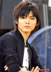 【中古】生写真(ジャニーズ) Hey! Say! JUMP/薮宏太/上半身・衣装黒・白・腕組み・体右向き・ロゴ入り「DREAM BOYS」/公式生写真