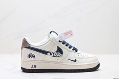 Nike（ナイキ）Air Force 1‘07 LV8
オリジナル型紙・オリジナル打ち合わせで純正ロートップエアフォースワンモデルを再現-WTO輸入3