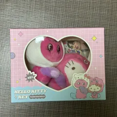 キー(KEY・キボム) ボクシリ x ハローキティ(HELLO KITTY) コラボ ポップアップ ハグドール 販売