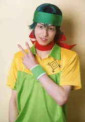 【中古】生写真(男性) 杉江大志(一氏ユウジ)/上半身・ユニフォーム緑黄色・左手ピース・キャラクターショット/ミュージカル『テニスの王子様』春の大運動会2014