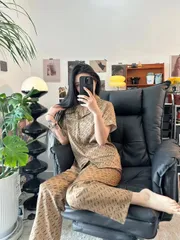 これは LOUIS VUITTON（ルイ・ヴィトン）の新品のカップル用パジャマです。原単品質で、ファッション界を驚かせる逸品で、ファッションの最先端をリードします。 