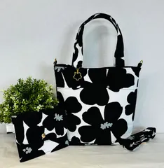 【裁縫ストア・ボヌール】大人かわいい　北欧風　大花柄　ツイルアネモネガーデン柄　ブラック/ホワイト　トートバック　ミニポーチ　ショルダーバッグ　リバーシブル　ポケットいっぱい　ハンドメイド　ショルダーストラップ付き　ゴージャス  / №500-563
