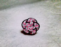 和服！ 縁起の良い飾り結びのピンズ 平梅 組み紐 ヘアピン 指輪 カスミソウ 紺