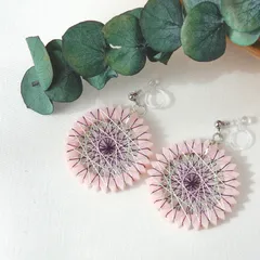 花霞 -桜-｜絹糸イヤリング 淡桜×若葉色｜春アクセサリー 軽い 上品