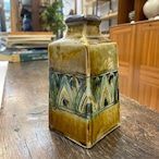 やちむん　照屋佳信　線彫角瓶　古作