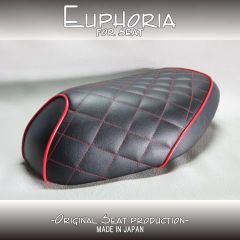 □【DIO ディオ AF34 AF35 SR ZX】張替え済♪　カスタムシート　黒/赤　ダイヤ柄《Euphoria》□MK58163