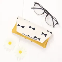 【rib.W】ちょうどいいが見つかる★ セミハード シンプル眼鏡ケース 北欧柄 ベージュリボン 受注生産 14日以内に発送