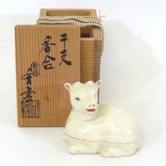d698 香合 鳴海織部 寅香合 桃山窯 林英仁 木箱 茶道具 古物 d698 香合 鳴海織部 寅香合 桃山窯 林英仁 木箱 茶道具 古物 - メルカリ