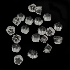 P-373 樹脂 ピアスキャッチ 【花型】 20個入 10ペア フラワー 花状 シリコンゴム ゴムキャッチ バックキャッチ 落ちない 外れにくい ピアスキャッチャー キャッチ 留め具 クリアー 透明 アクセサリー パーツ ハンドメイド 金属アレルギー対策