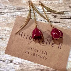 秋色ガーネット　大人かわいいチューリップのチェーンピアスorイヤリング