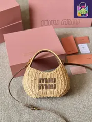 miumiu ミニバッグ　クラッチバッグ　ポーチ ミニバッグにもなる『MiuMiu(ミュウミュウ)』のポーチまとめ