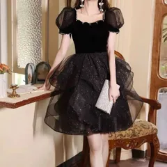 ラメ入り生地のフリルが可愛い パール付き ミニドレス?.?