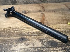 JF588 エミネンザ EMINENZA カーボン シートポスト Φ27.2 300mm