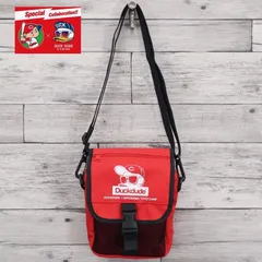 新品 広島 東洋 カープ CARP コラボ 公認 グッズ ショルダー バッグ カバン 鞄 ダック デュード プリント 斜め掛け 肩掛け メンズ レディース ユニセックス 野球観戦 カープ女子 応援 赤 レッド