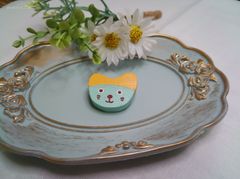 ハンドメイド　丸耳ネコのブローチ　水色