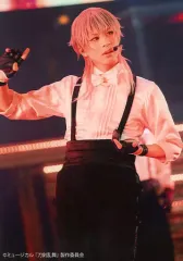 【中古】生写真(男性) 岡宮来夢(鶴丸国永)/ライブフォト・膝上・キャラクターショット/「ミュージカル『刀剣乱舞』 五周年記念 壽 乱舞音曲祭」ローソンプリント限定ブロマイド