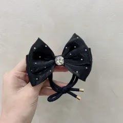 リボン ヘアゴム ブラック 黒 キラキラ ビジュー付き シンプル 上品 大人可愛い ヘアアクセサリー おしゃれ レディース 成人式 入学式 卒業式 発表会 結婚式 披露宴  髪留め まとめ髪 暑さ対策