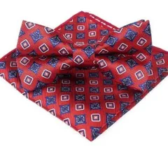 赤い幾何学模様 蝶ネクタイ・ポケットチーフセット　結婚式　発表会　七五三祝い　イベント　パーティー　ダンスパーティー　バーテンダー　卒業式　卒園式　入学式　入園式　入社式　成人式　父の日　蝶ネクタイ　チーフ　レッド色　赤色　ネイビー色　ホワイト色　シルバー色