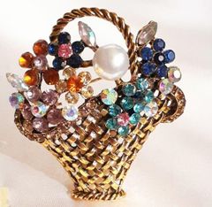 ☆flowerbasketデザインの小ぶりなブローチ