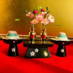 キラキラ☆菱高三宝☆25号☆スワロフスキーの梅花☆木製☆花瓶は色褪せない金色の金属製☆シンプルモードと2way☆キラキラ雛道具 ひな道具 雛人形 小道具☆雛祭り☆小サイズ☆伝統工芸品☆雛祭り☆雛人形☆菱台高杯セット☆おひなさま☆省スペースのハイブリットタイプ
