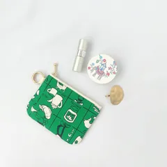 ヴィンテージ生地を使ったカラビナ付きミニポーチ『レトロな男の子』　グリーン  カフェ