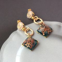 ❁大人かわいいピラミッドイヤリングオルゴナイト開運・天然石・水晶・お守り❁ハンドメイドアクセサリー・クリップイヤリング＜送料込み＞