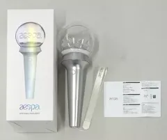 【美品】aespa 公式ファンライト シルバー電池付き（本体傷汚れなし） 即発送】 AESPA エスパ 公式ペンライト 新品未使用 【電池付き