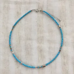 水色のビーズとメタルビーズのネックレス