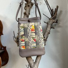 スマホポシェット（サンドベージュの革＋着物生地のパッチワーク）01014-29