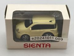 初代 トヨタ シエンタ 初期型 ライトイエロー プルバックカー ミニカー