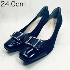 【新品 訳あり】リズラフィーネ　バックルモチーフコンビパンプス　24.0㎝　紺のサムネイル