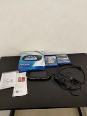 SONY PlayStation Vita 黒 PCH-1000 本体、ソフトセット ジャンク 通電のみ確認済 起動不可 箱、ACアダプター、取説付き リッジレーサー 三國無双NEXT ヴィータ