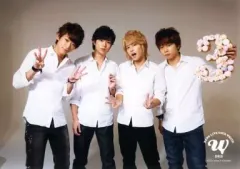 【中古】生写真(ジャニーズ) NEWS/集合(4人)/横型・膝上・衣装白・両手ピース・背景グレー/「NEWS LIVE TOUR 2015 White」公式生写真