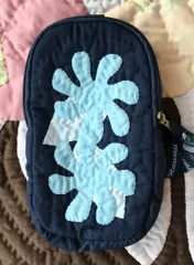 在庫一掃セール!!【正規品】ツインポーチ 　ガーデニア ネイビー　 ハワイアンキルト スマホポーチ